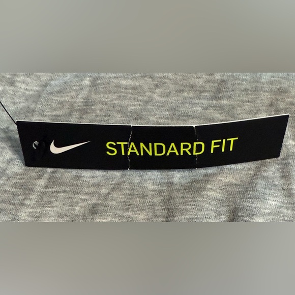 Nike Dri-Fit Women’s V-Neck Tee Shirt Gray Size M Super Soft NWT - Picture 9 of 9